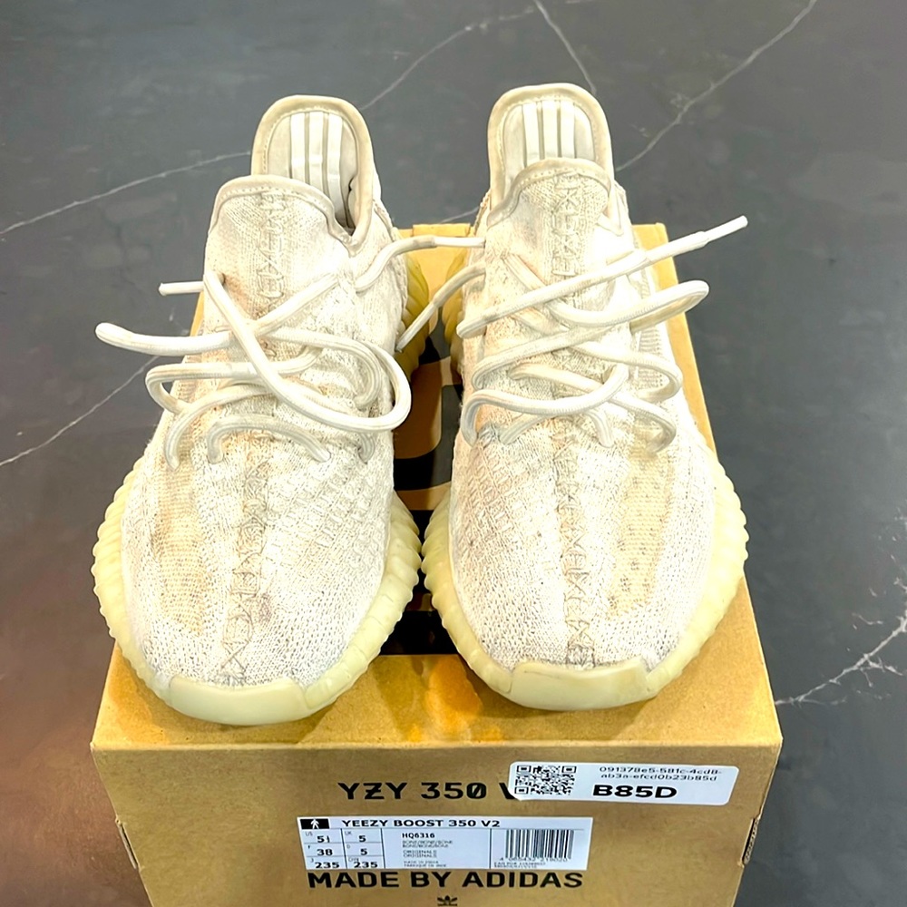 Yeezy boost 350 v2 size 5 1/2